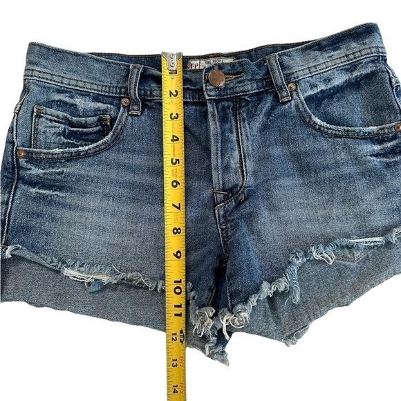 Free People 100% Cotton Button Fly Distressed Jeans Short Pants Size 27 - Picture 6 of 16